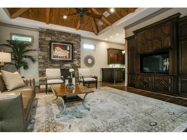 6009-Royalcrest-Living-2