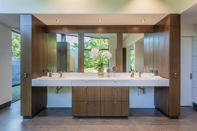 6010-Royal-Crest-Dr.-4