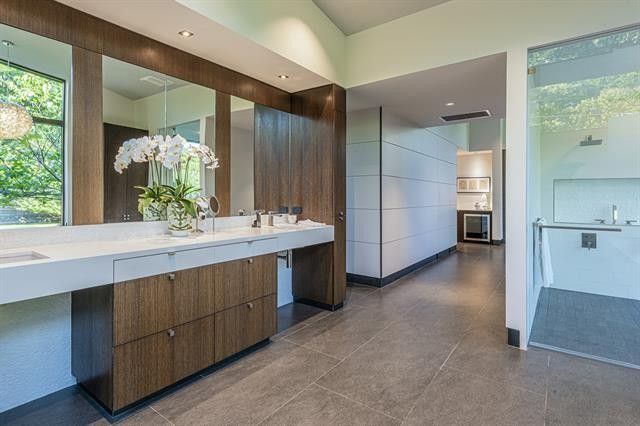 6010-Royal-Crest-Dr.-4