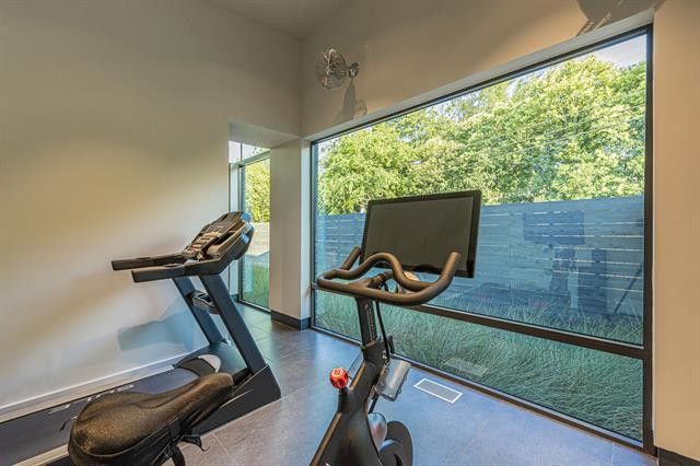 6010-Royal-Crest-Dr.-4