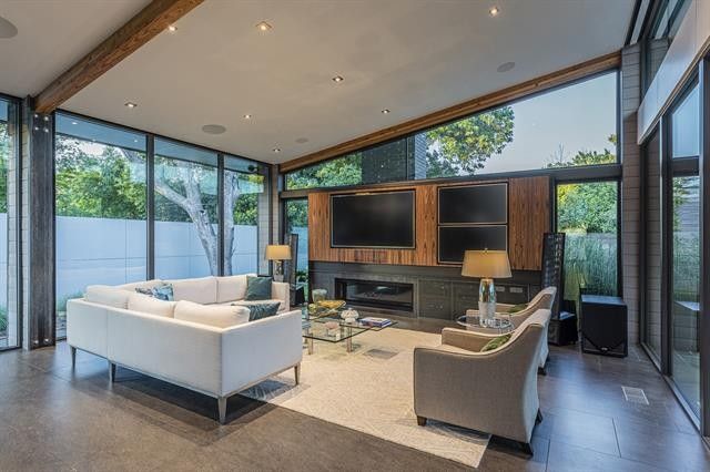 6010-Royal-Crest-Dr.-4