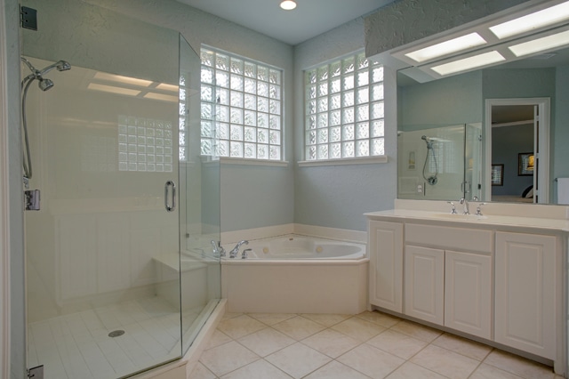 6017_wildwood_dr_MLS_HID995548_ROOMmasterbathroom1