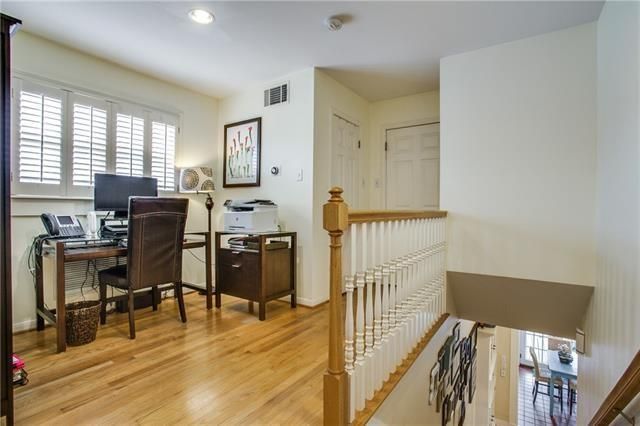 6030-Mercedes-upstairs-den