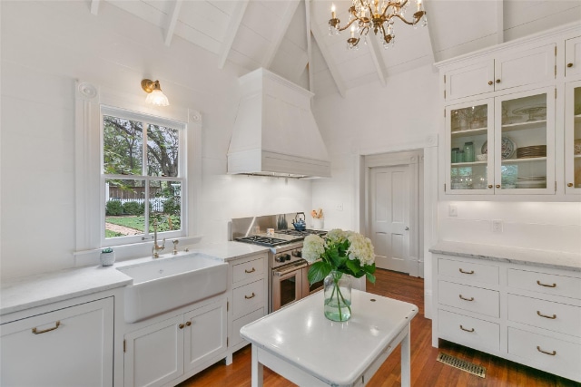 604-w-Jefferson-staircase