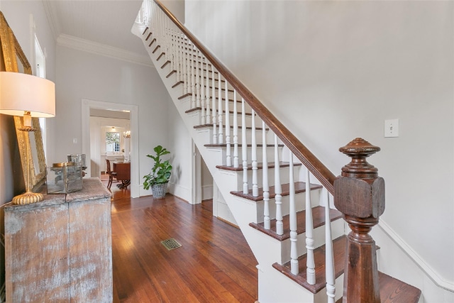 604-w-Jefferson-staircase