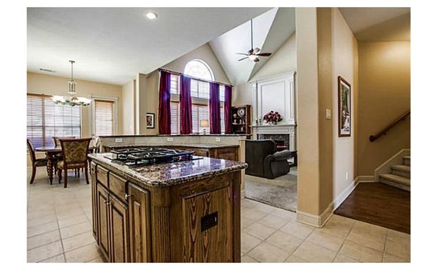 609-Stonebury-Dr-SL-kit-2