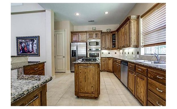 609-Stonebury-Dr-SL-kitchem-3