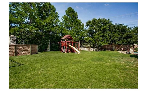 609-Stonebury-Dr-SL-playhouse