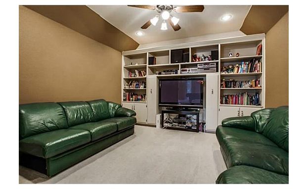 609-StoneburyDr-SL-media