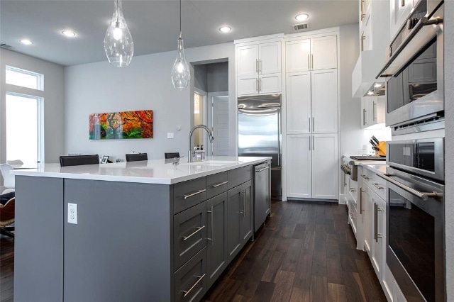 Splendid-Spaces-6117-Preserve-Drive-1jpg