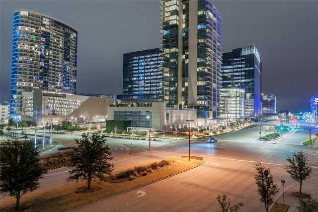 Splendid-Spaces-6117-Preserve-Drive-1jpg