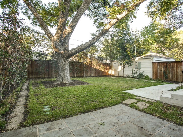 6159-Kenwood-Backyard