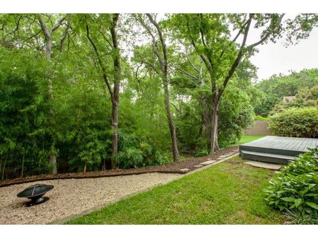 6201-Twin-Oaks-Backyard-2