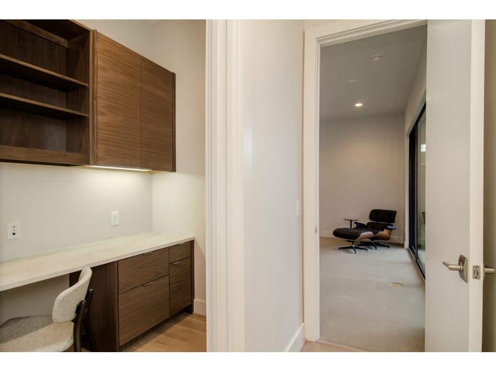 6205-Del-Norte-closet-offce