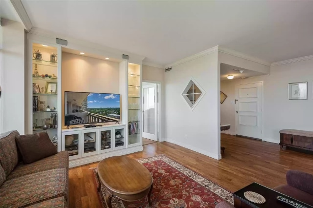 6211-Northwest-Hwy22