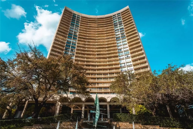 6211-Northwest-Hwy22