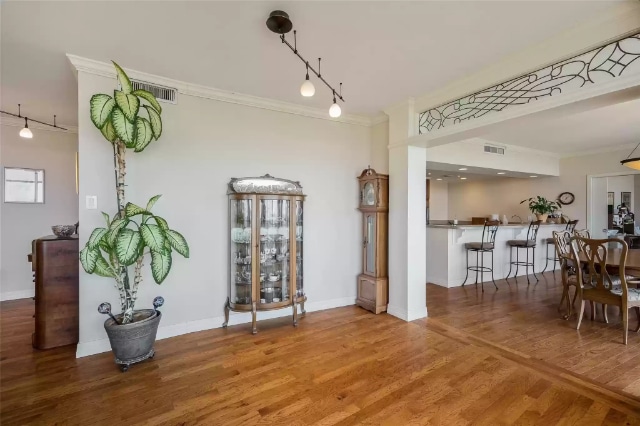 6211-Northwest-Hwy22