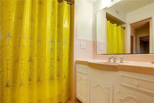 622-Mayrant-Vintage-bath