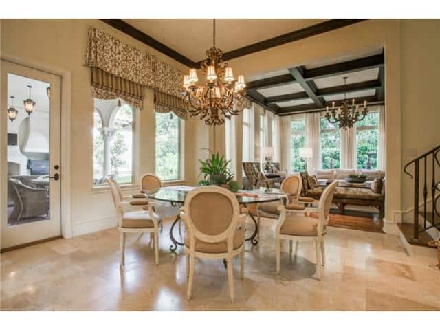 6229-Tulip-breakfast