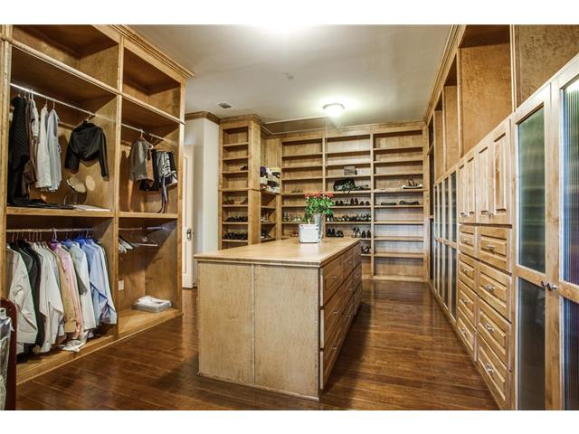 6326-Lakehurst-master-closet