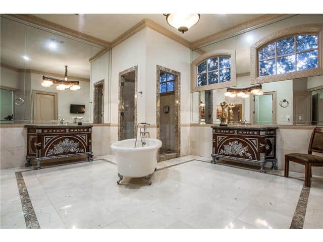 6326-Lakehurt-master-bath-1