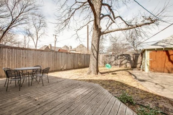 6339-Velasco-Backyard-575x383