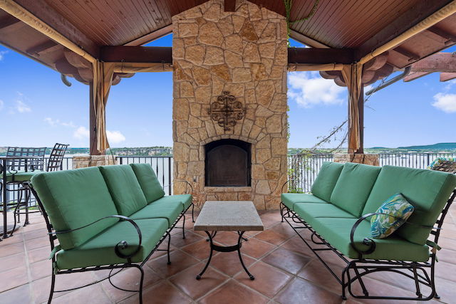 1-web-or-mls-1011-Lakevie-Pt-1