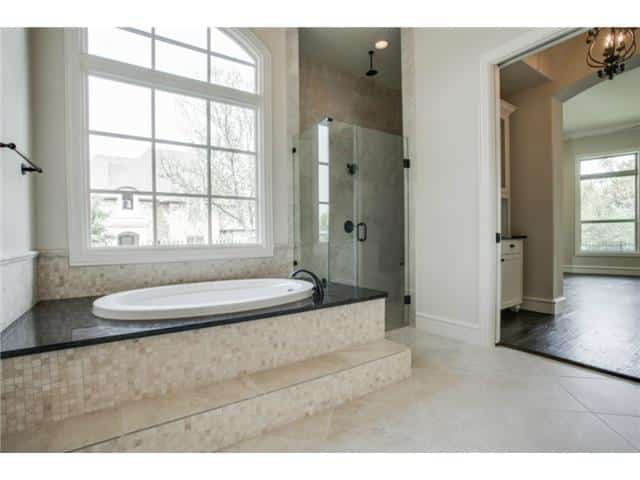 6404-Marble-Falls-master-bath2