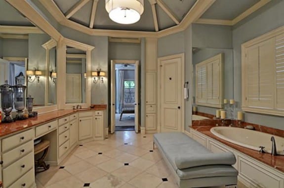 6424-Mimosa-master-bath-Mike-Modano-575x381