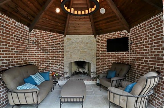 6424-Mimosa-outdoor-kitchen-Mike-Modano-575x381