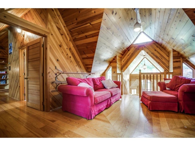 6426-Meadow-Loft-Sitting