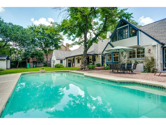 6426-Meadow-Pool-and-Backyard