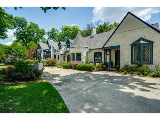 6426-Meadow-drive-up