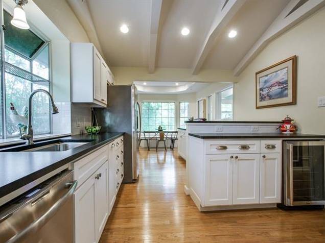 647-Bizerte-Avenue-Kitchen-2