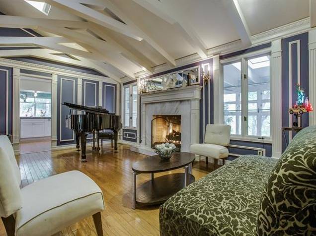 647-Bizerte-Avenue-Living