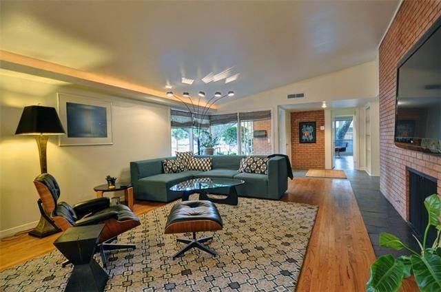 6522-Royal-Lane-Living