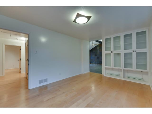 6611-Harvest-Glen-master-sitting