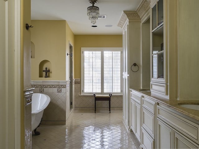 6675-Lakewood-Boulevard-Master-Bath