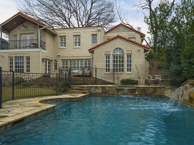 6675-Lakewood-Boulevard-Pool
