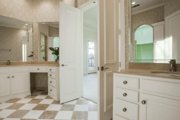 67-Abbey-Woods-master-bath-575x383
