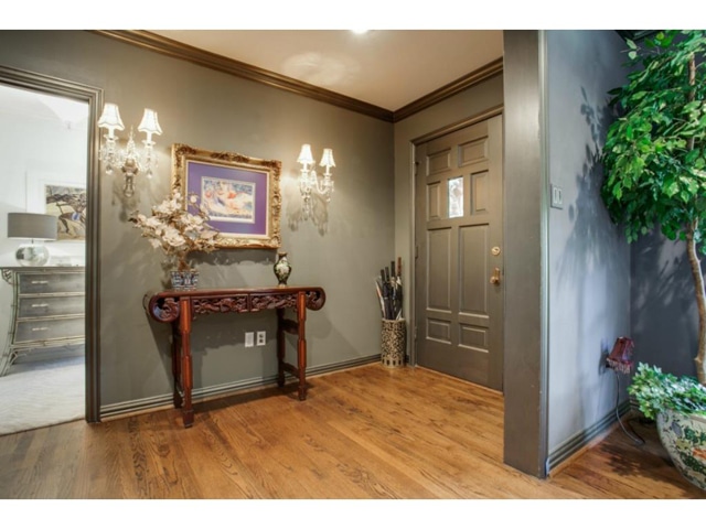 6701-Inwood-Foyer
