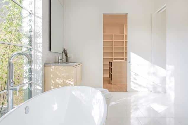 6722-Deloache-master-bath-2