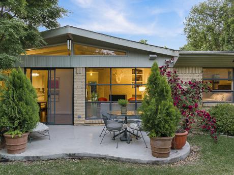 6806-Vada-patio