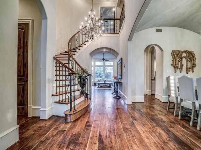6809-Casa-Loma-1