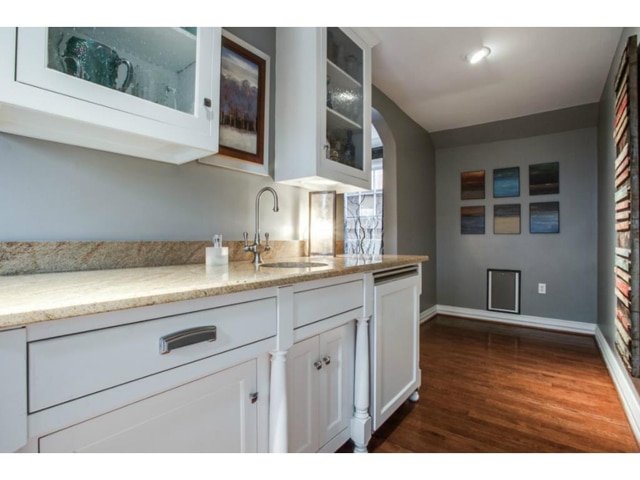 6827-Gaston-Butlers-Pantry