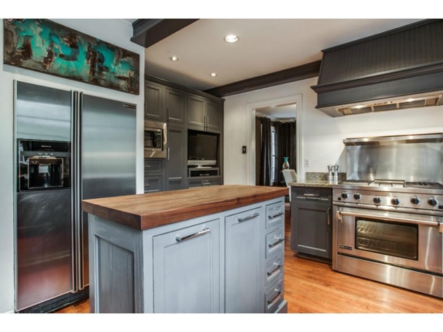 6827-Gaston-Kitchen-2