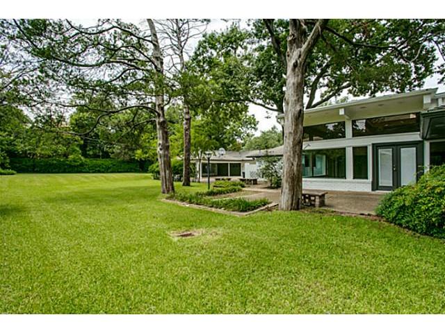 6832-Westlake-backyard