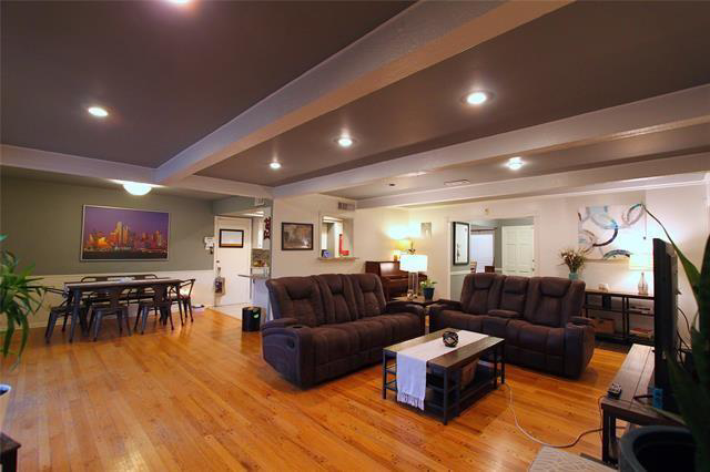 2C324B8B-5932-4EAB-9307-D79A98FF7FF4