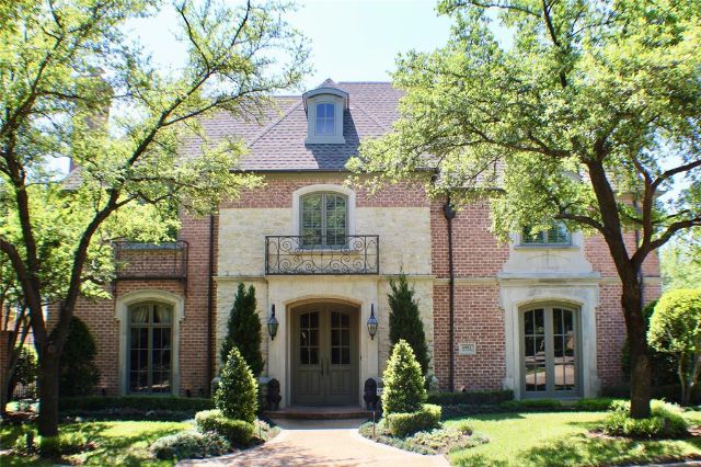 Lake-Forest-fountain