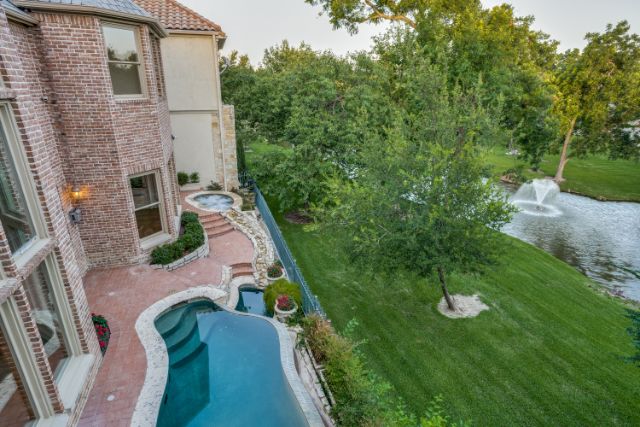 Lake-Forest-fountain